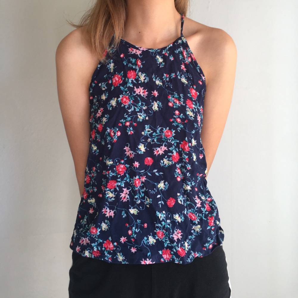 💗BRANDY MELVILLE FLORAL PRINT BACKLESS TOP OS