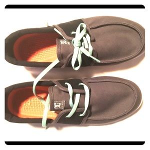 DC sneakers size 7.5Y- 8.5 women