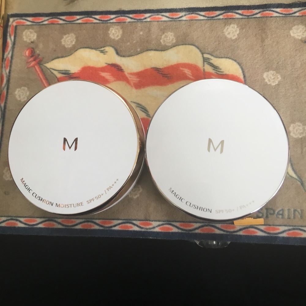 Lot of 2 missha magic cushion light shade no. 21.