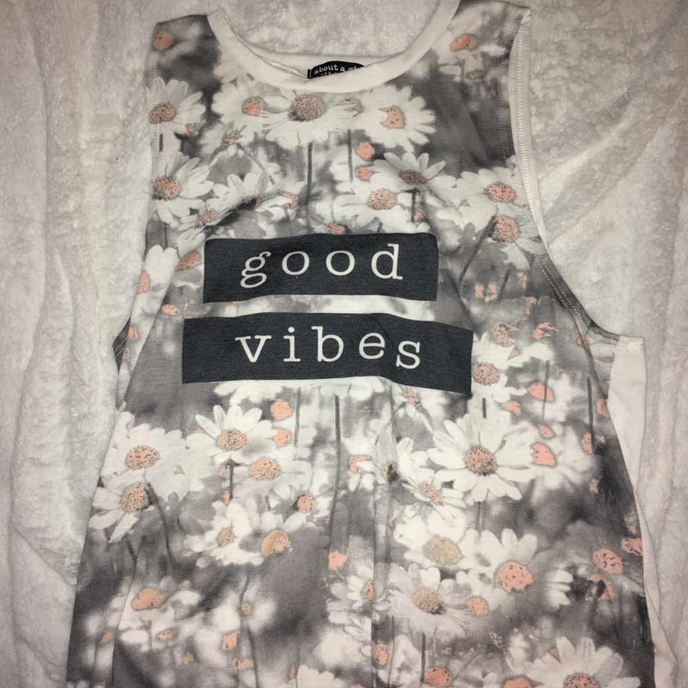 Never worn cute shirt