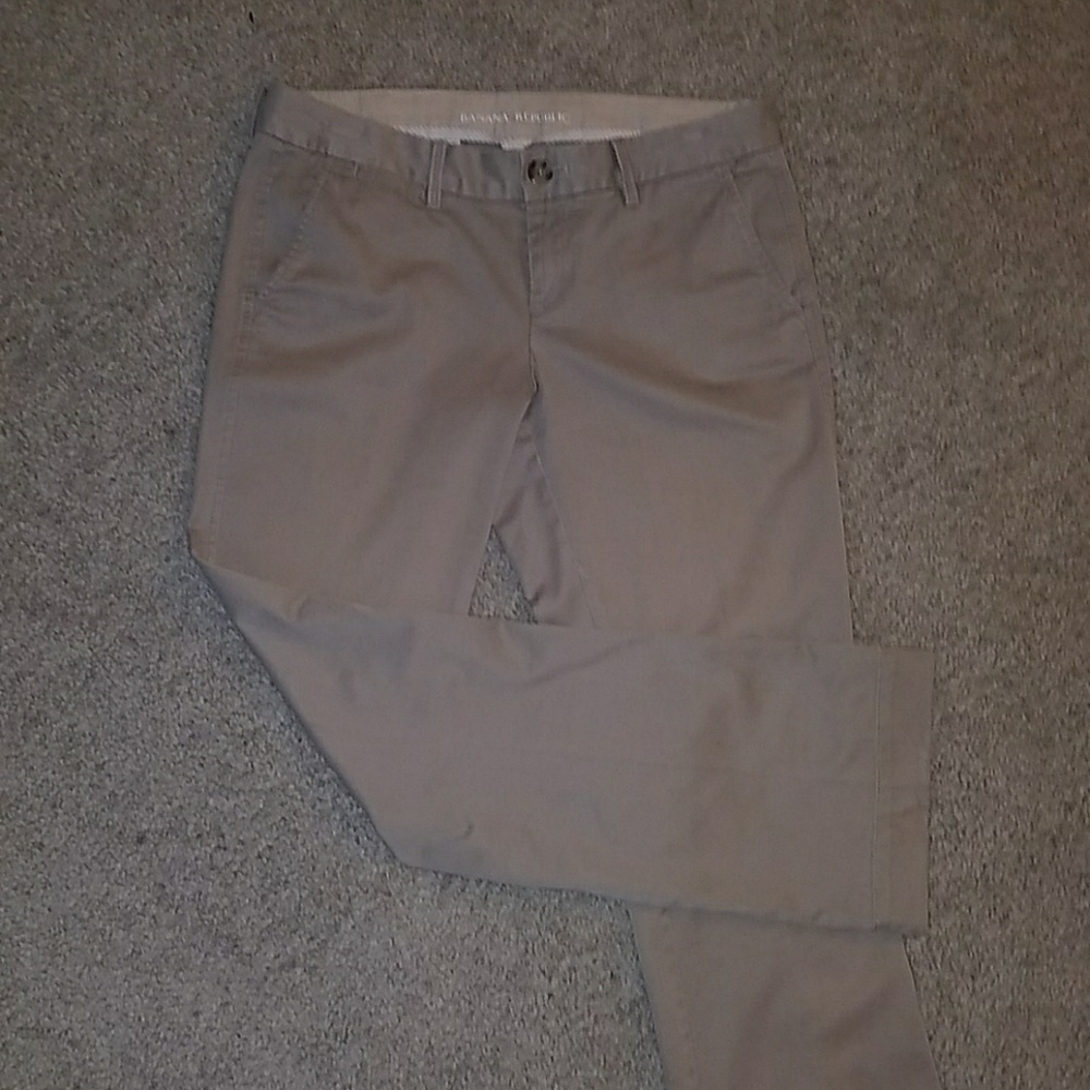 Banana Republic Khakis size 4 Short