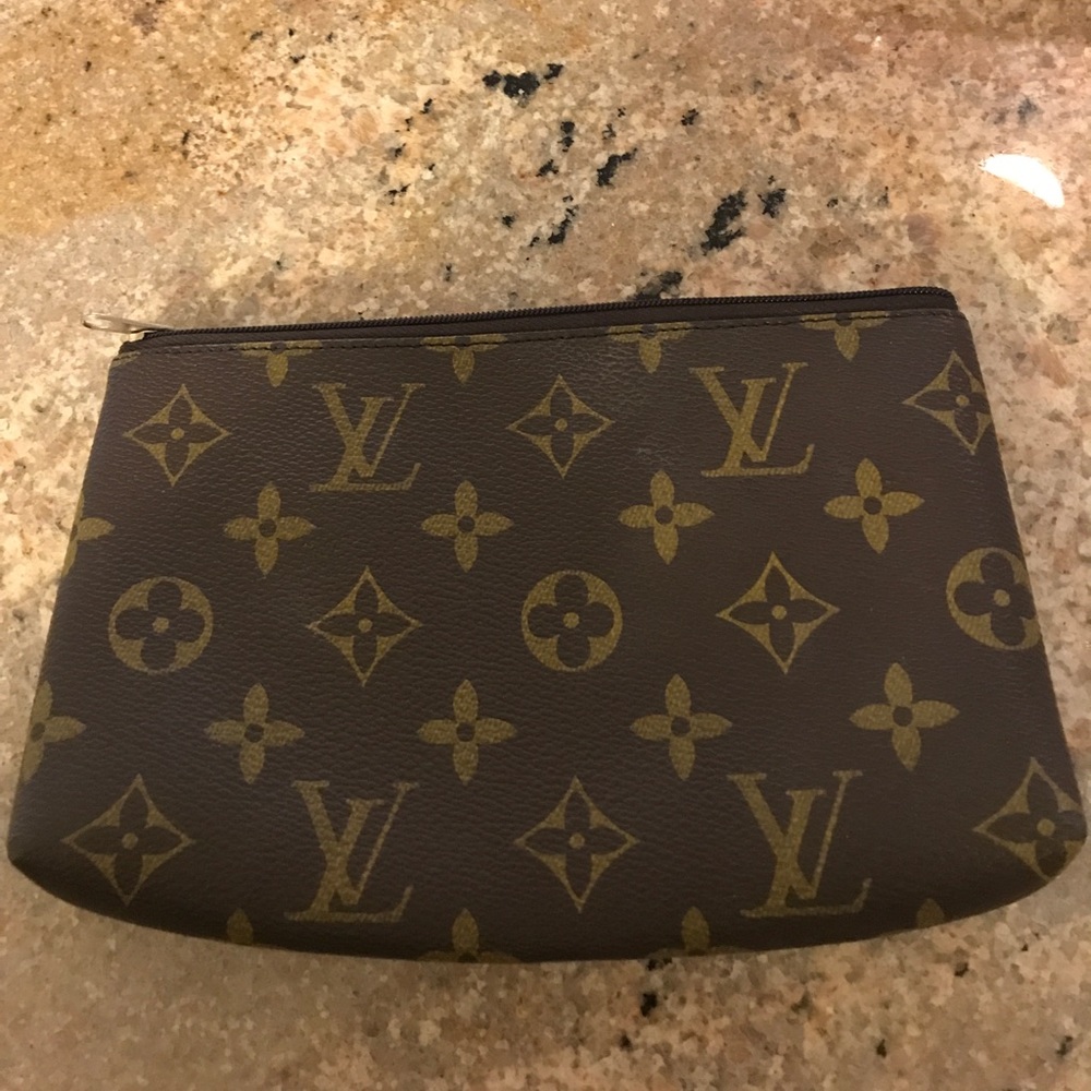 Makeup pouch