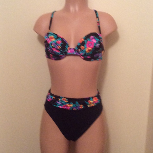 Black & floral bikini - Picture 1 of 2