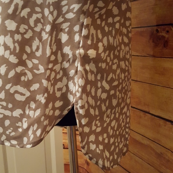 APT 9  V-neck blouse - Picture 2 of 4