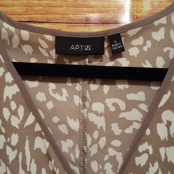 APT 9  V-neck blouse - Picture 4 of 4