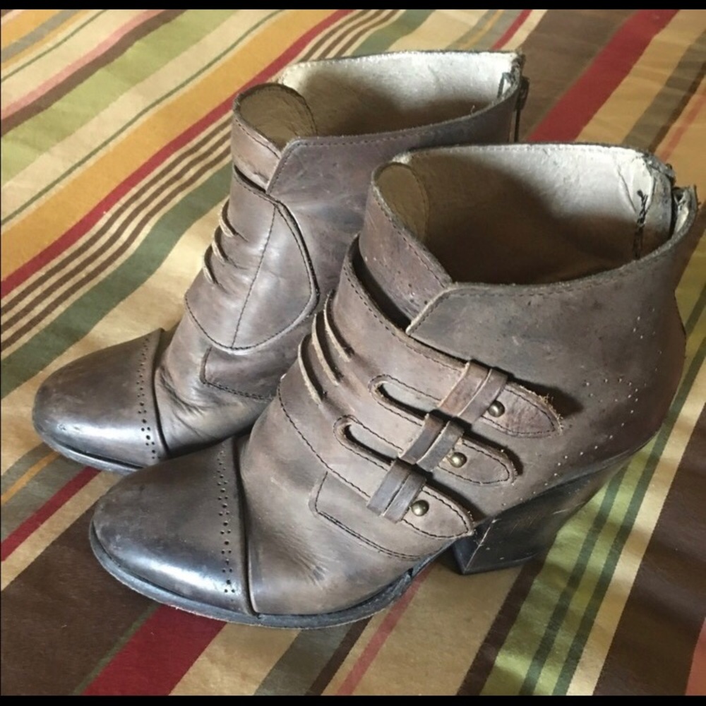 FRYE Boots size 9 - Super Super Cute!!