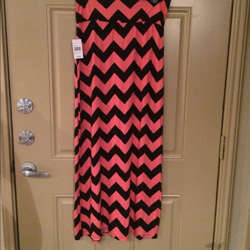 NWT coral/black chevron maxi skirt