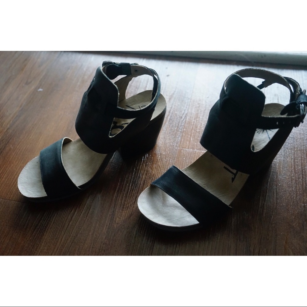 OTBT black heavy heels