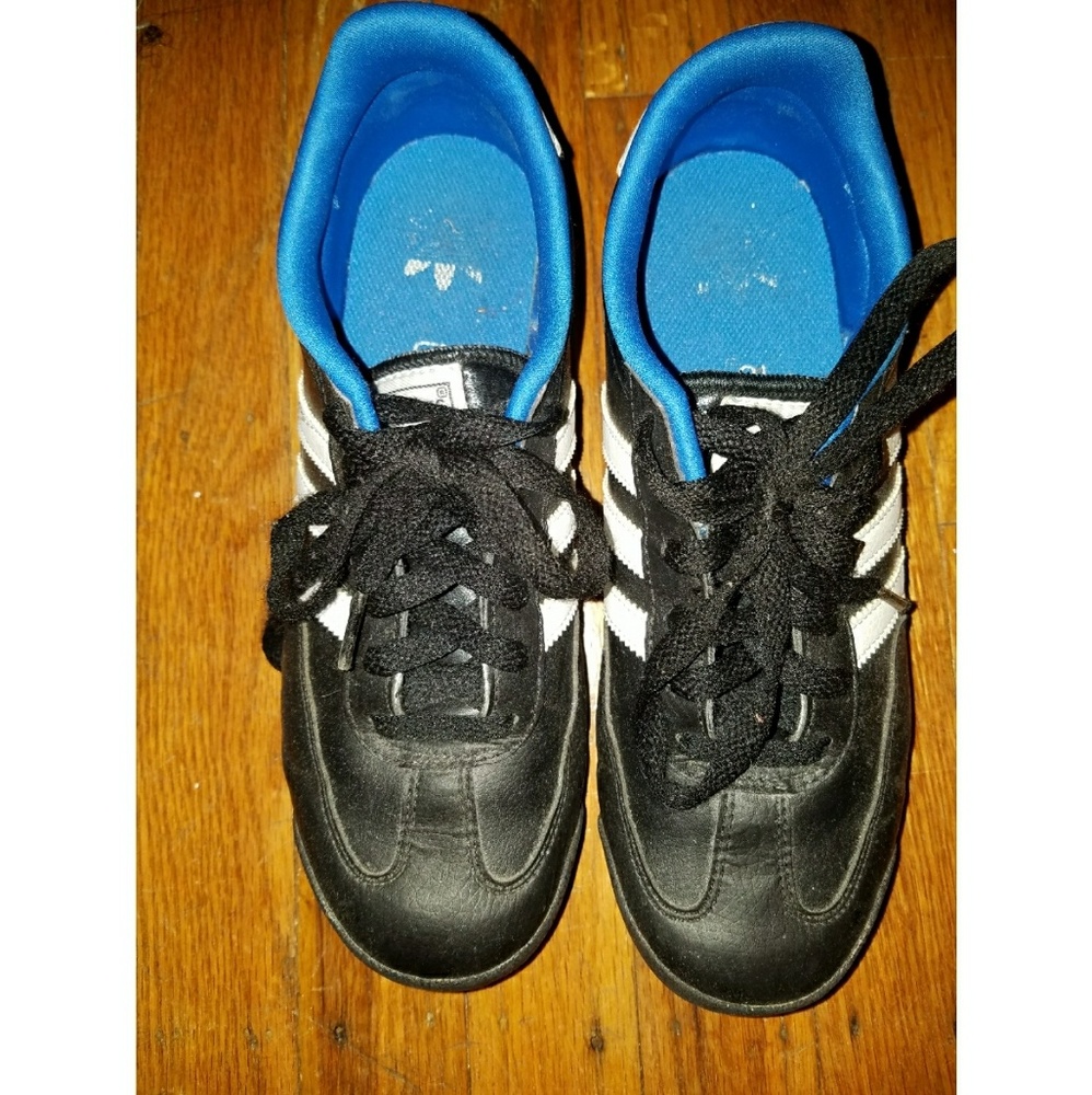 Kids sneakers