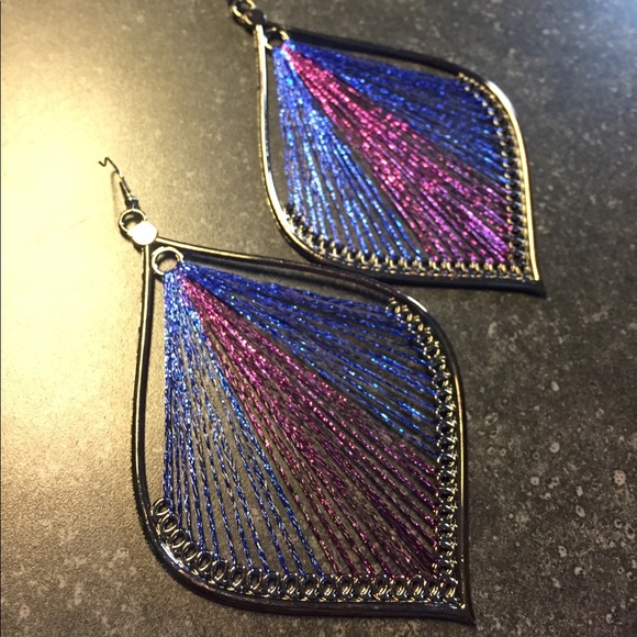 Jewelry - 5” Threaded Fashion Earrings