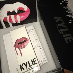 Kylie Cosmetics Velvet Strawberry Cream Lip Kit