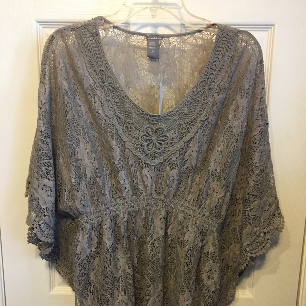 Batwing gray lace top XL-1X