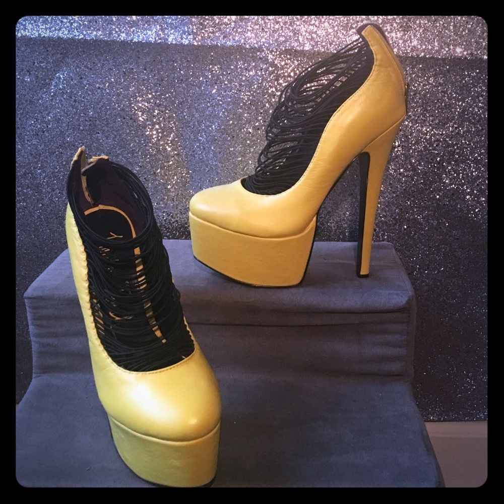 London Trash yellow platform pump