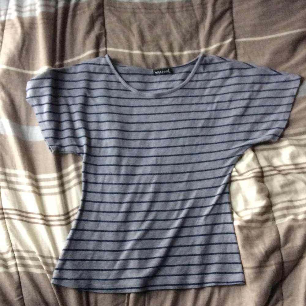 😘Grey Striped Wet Seal Shirt😘