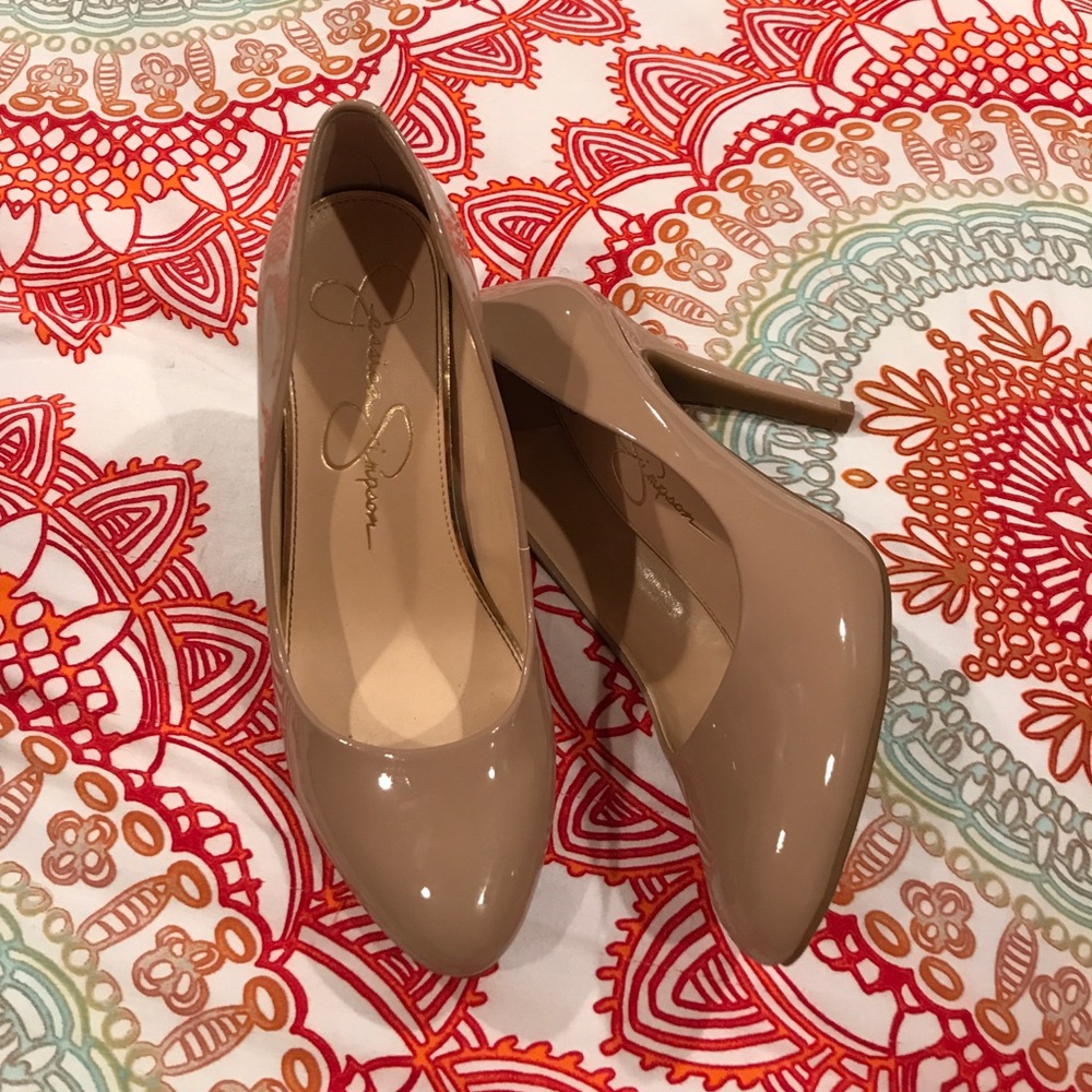 Nude Jessica Simpson Pumps