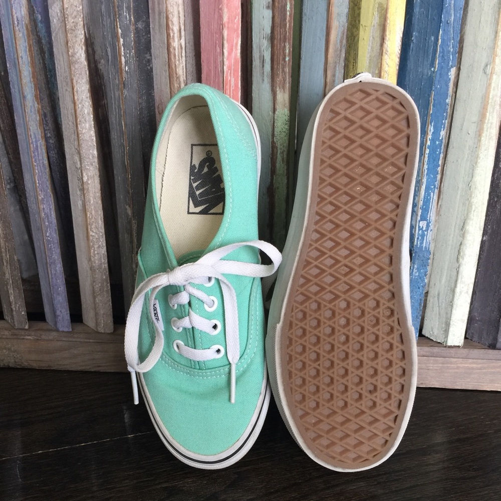 Vans - Picture 2 of 2