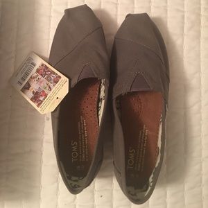 Toms
