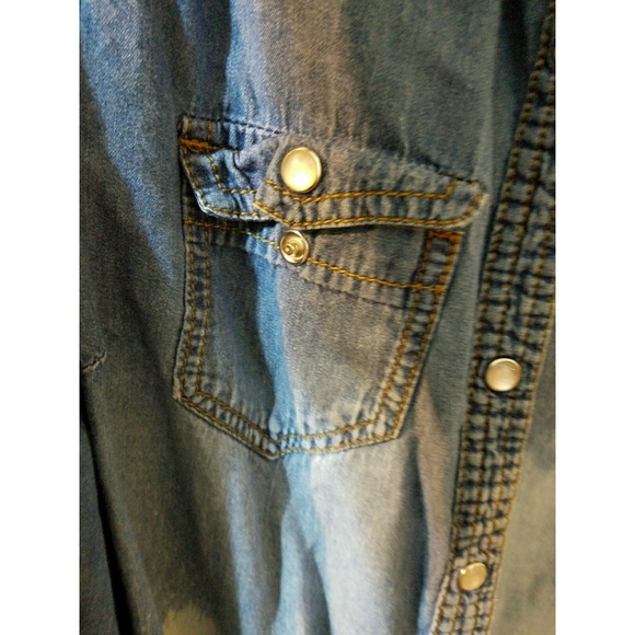 🛑SOLD🛑 Ombre Chambray Top - Picture 3 of 3