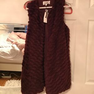 BB Dakota fur vest (burgundy)