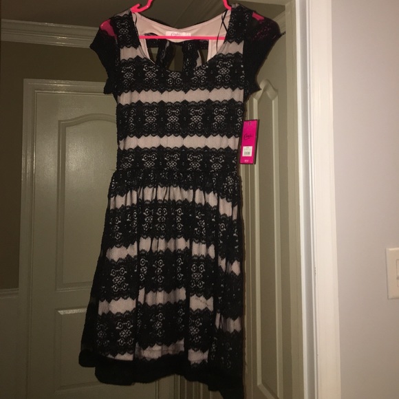 lace dress - Picture 1 of 6