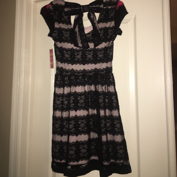 lace dress - Picture 3 of 6