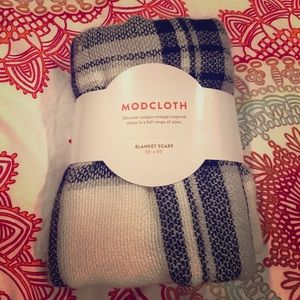 Cream, grey, and white blanket scarf