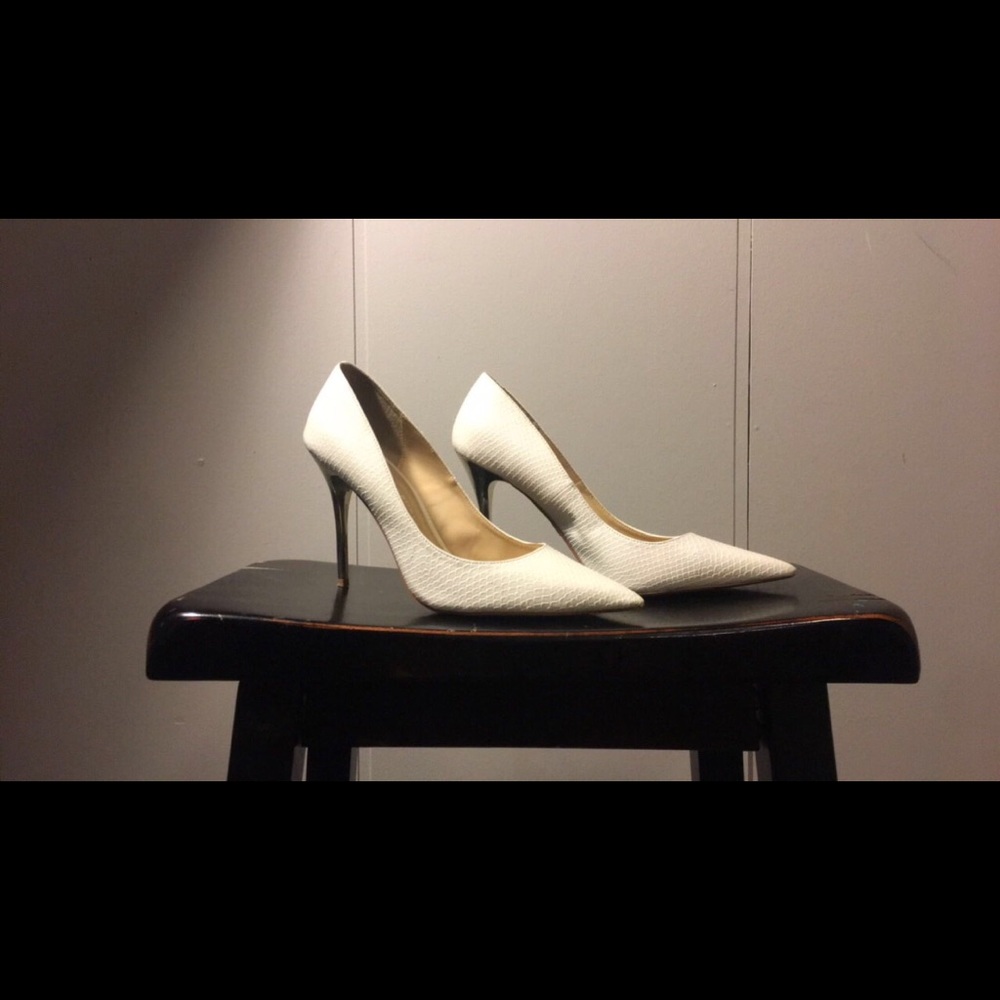 Rock & Republic Pointed Toe Heel