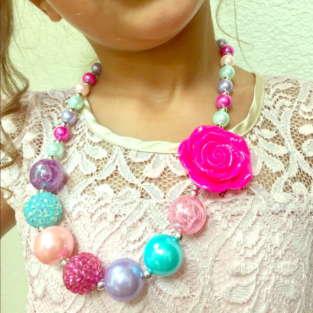 PINK🎀🎀 Flower Style Beaded Bubblegum Necklace