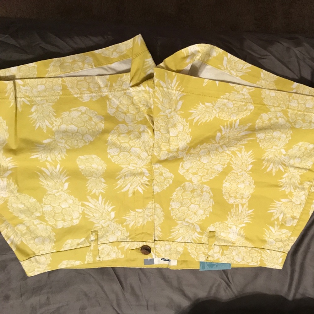 Old navy size 12 yellowish pineapple shorts