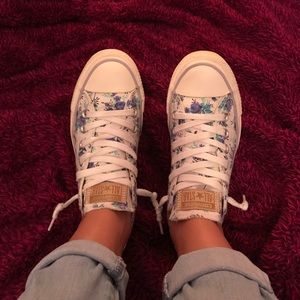 🌺Good Condition Used Floral Converse🌺