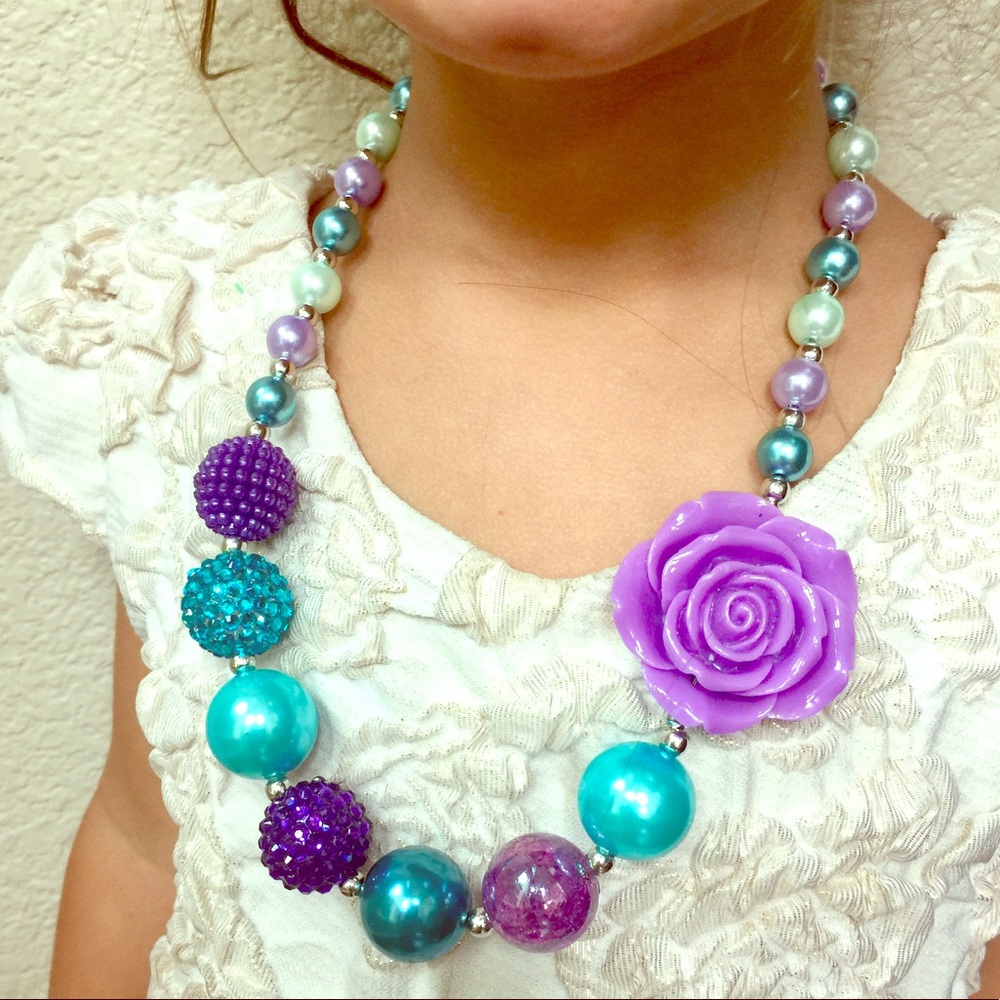 PURPLE💜💜 Flower style Beaded Bubblegum Necklace