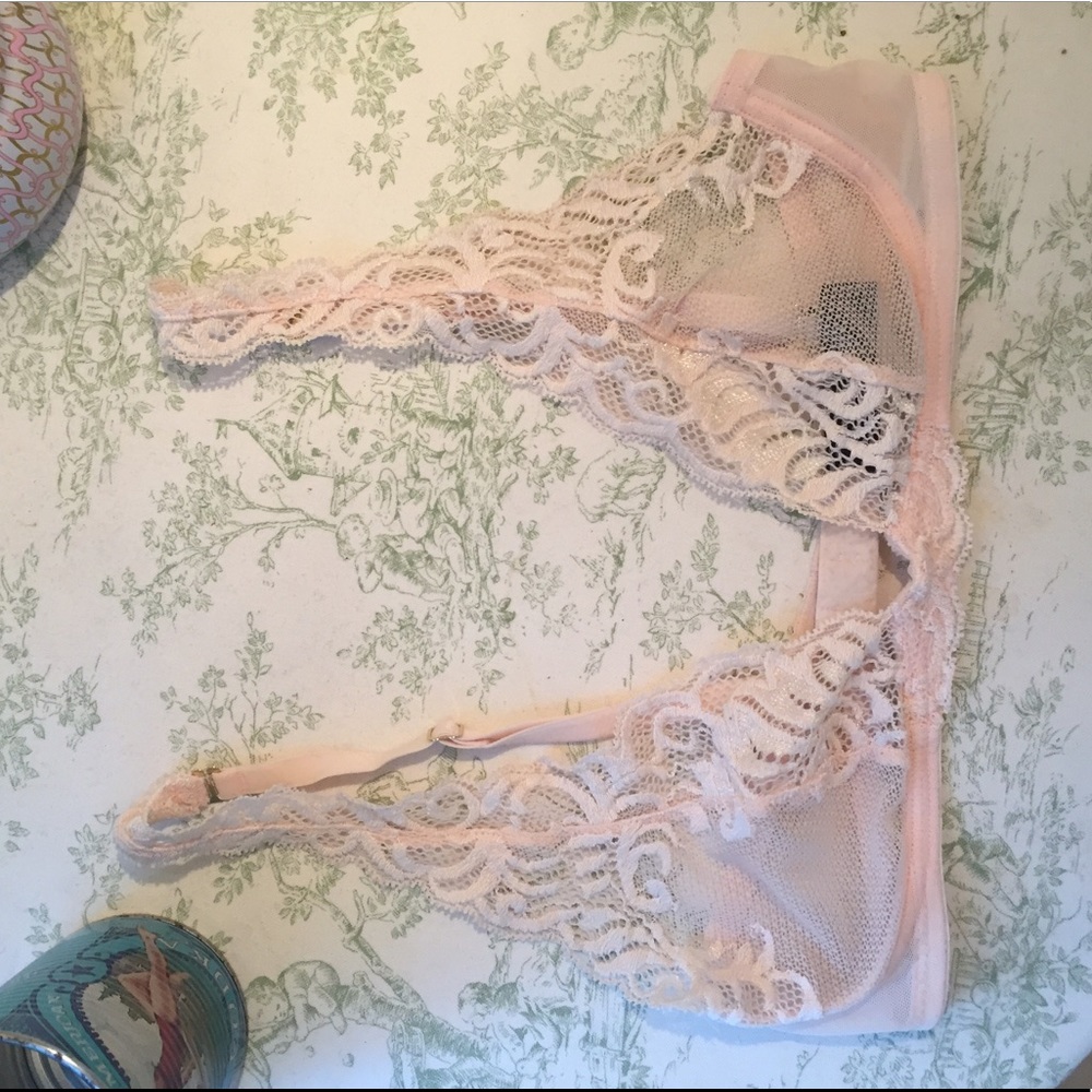 Feathers Wireless Convertible Bralette NWOT