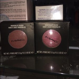 Set of 2 MAC blushes