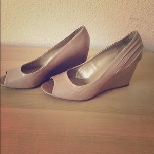 Bandolino wedge shoes