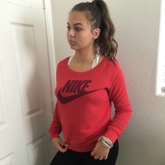 Nike Sweaters - Nike crewneck sweatshirt