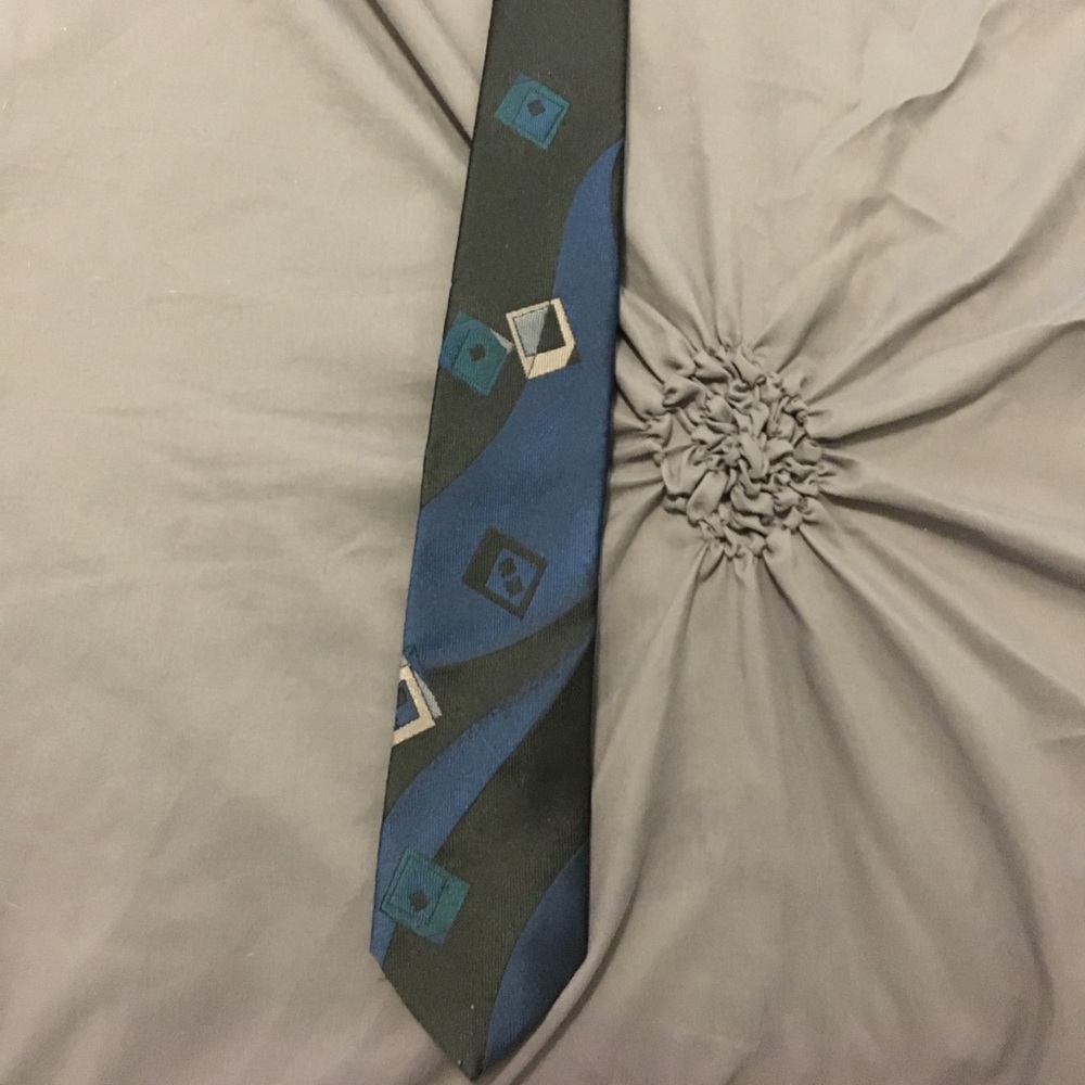 Tie - Picture 2 of 3