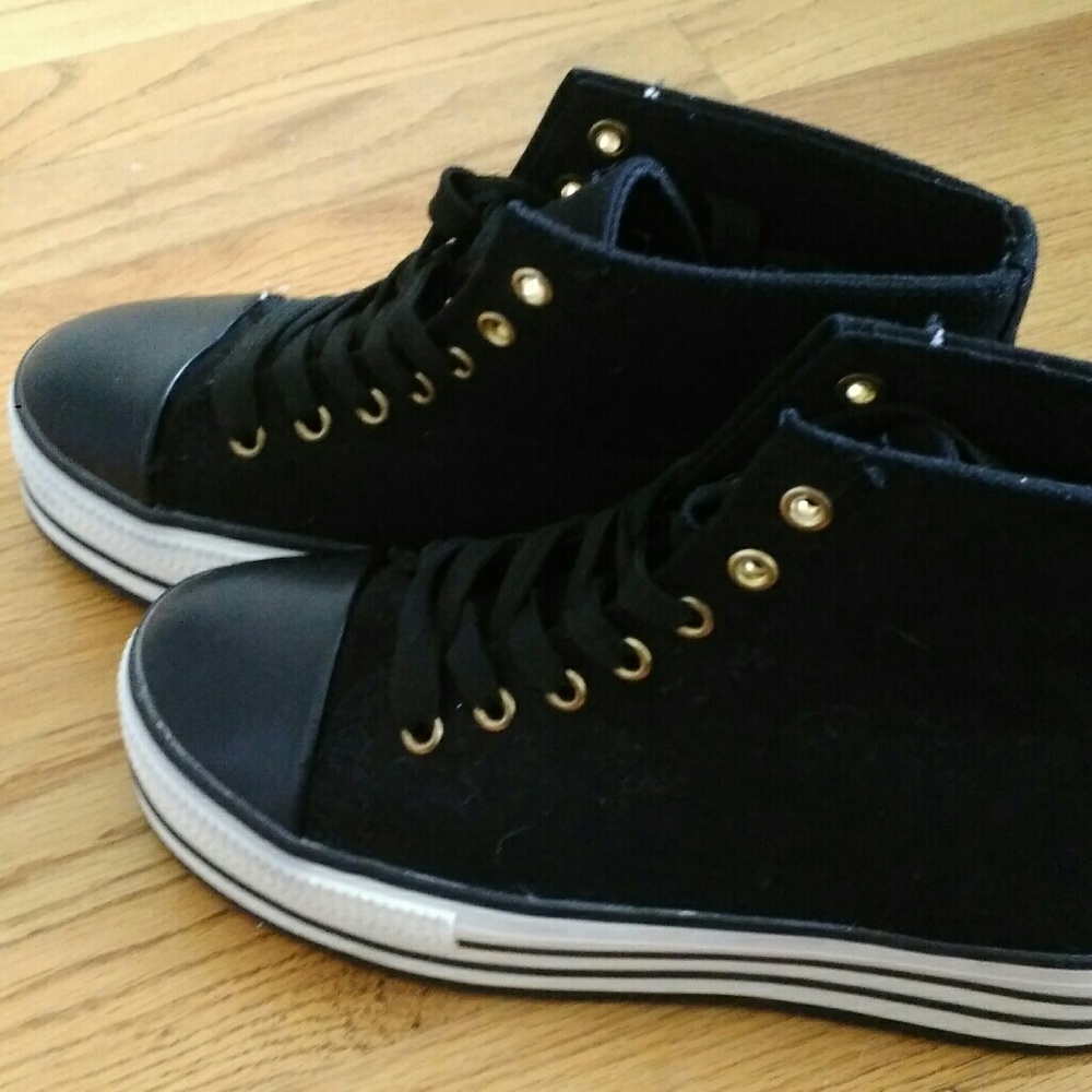 URBAN OUTFITTERS Platform Sneakers