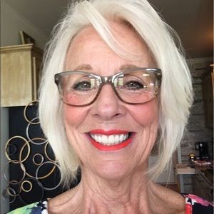 Meet your Posher, Debbie