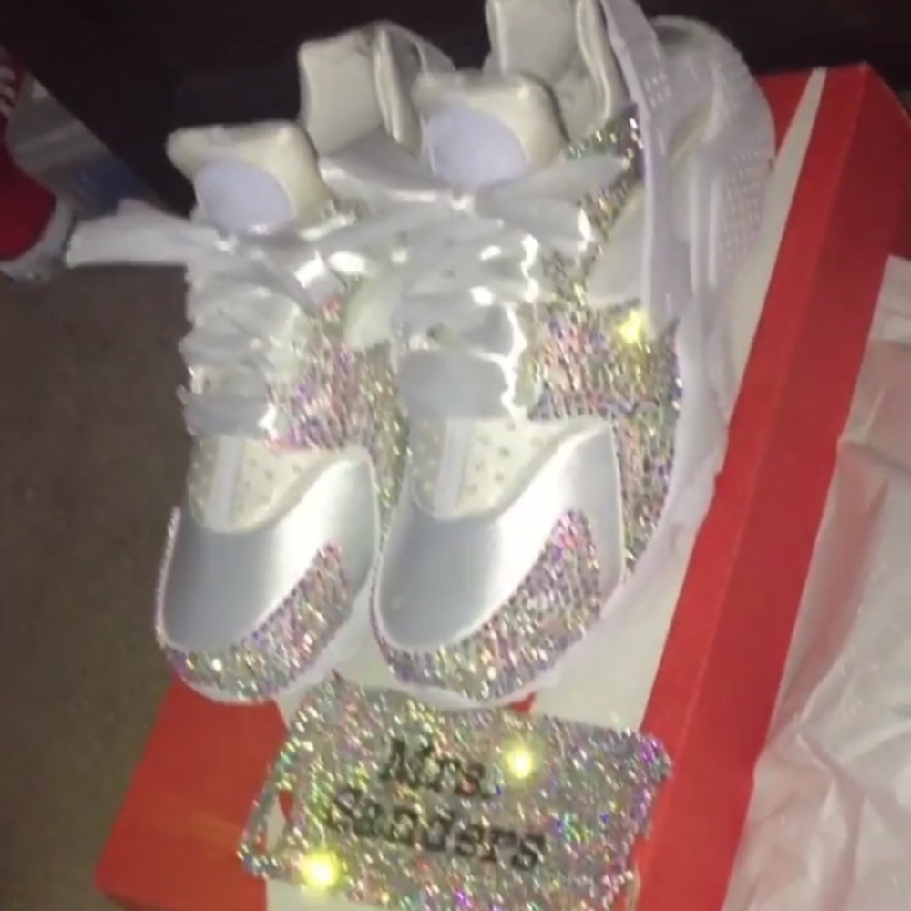 Custom brand new never worn women's sz 7