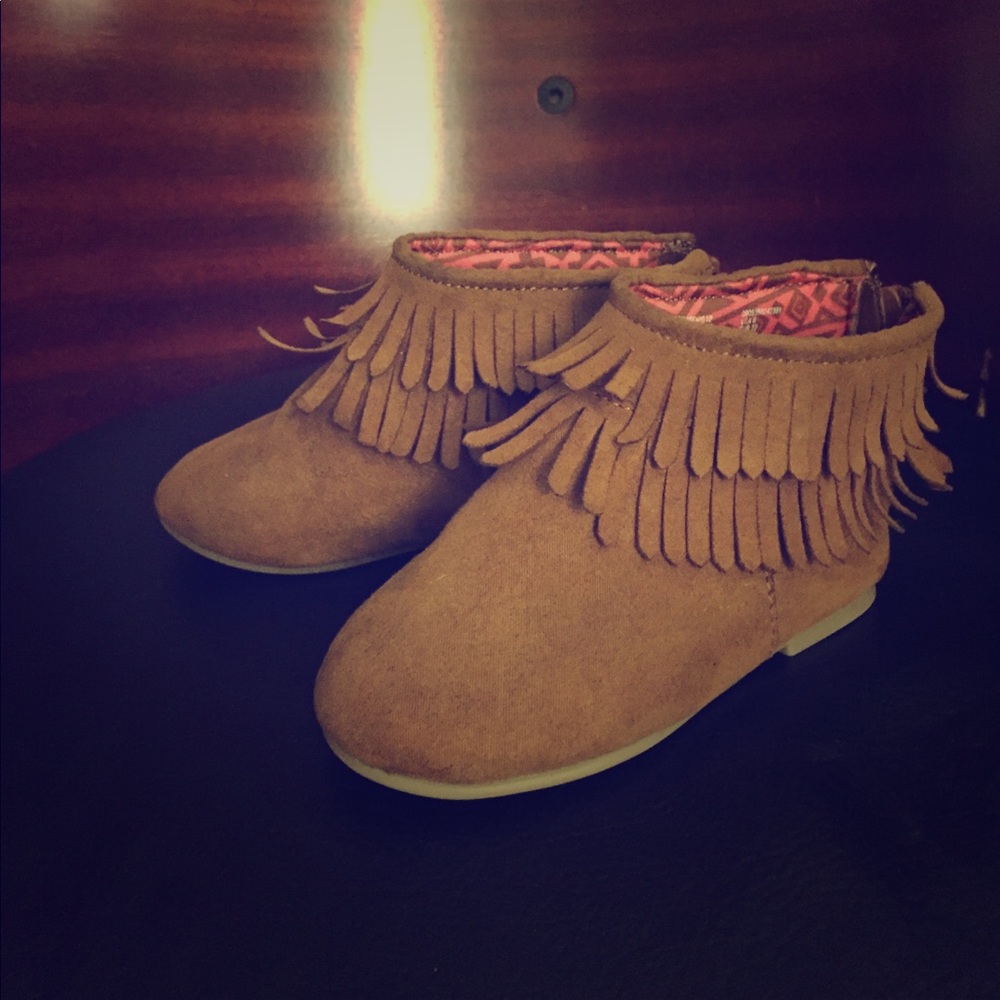 Fringe moccasin shoes