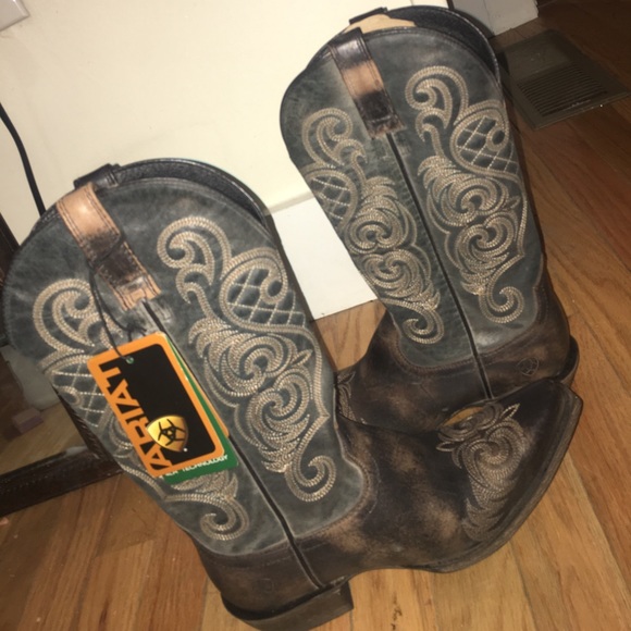 Ariat Shoes - NEVER WORN Women's Ariat Boots Size 6.5