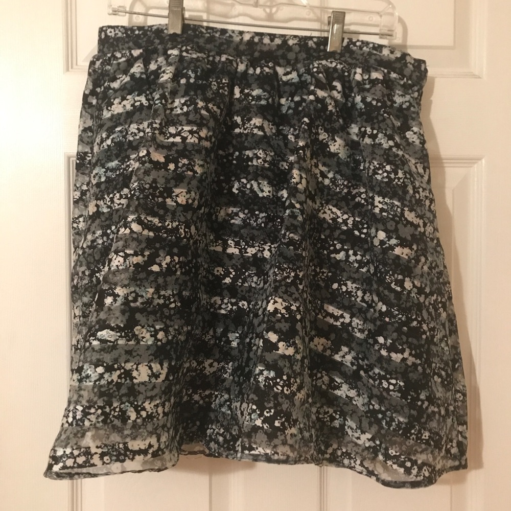 A line skirt black and grey striped