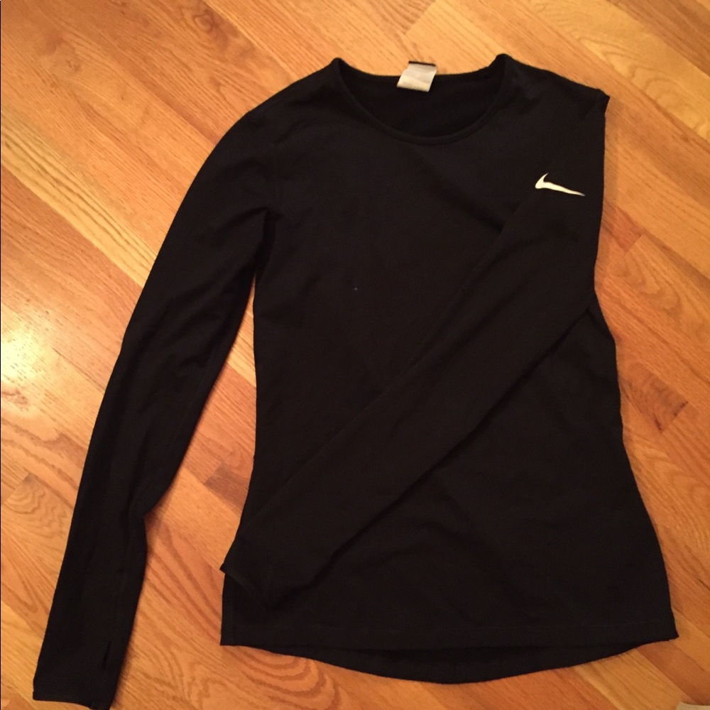 Long sleeved Nike dri-fit worn once. Size M