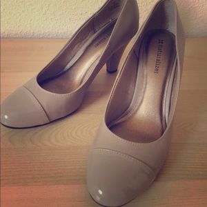 Naturalized high heel shoes