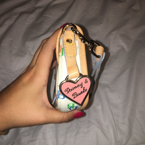 SOLD----Dooney and Bourke small clutch bag!!! - Picture 3 of 5