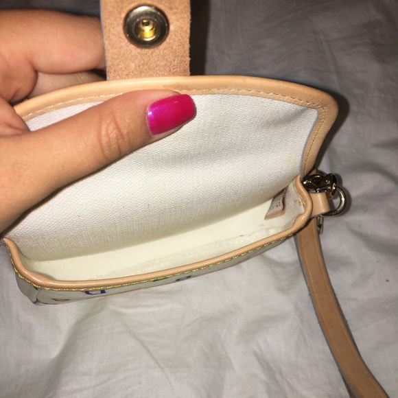 SOLD----Dooney and Bourke small clutch bag!!! - Picture 4 of 5