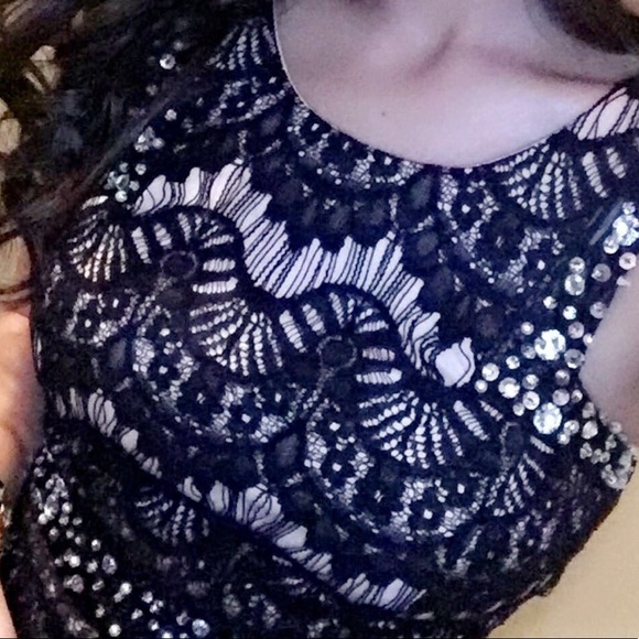 black lace dress - Picture 3 of 4