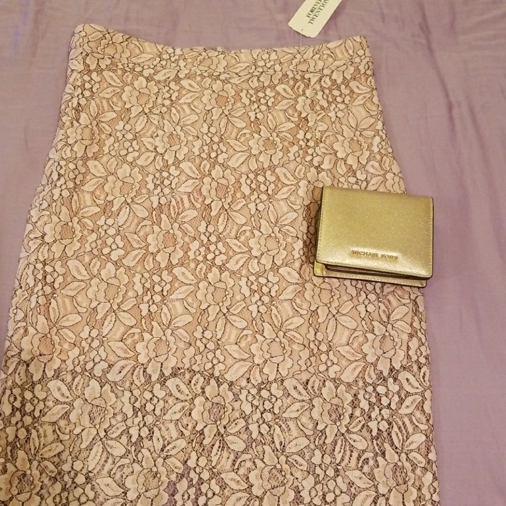 Forever 21 brand new lace skirt - Picture 1 of 4
