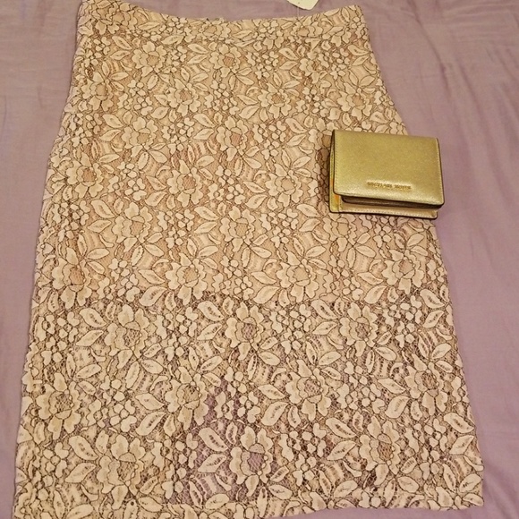 Forever 21 brand new lace skirt - Picture 2 of 4
