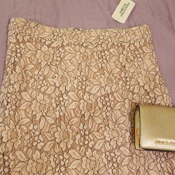 Forever 21 brand new lace skirt - Picture 3 of 4